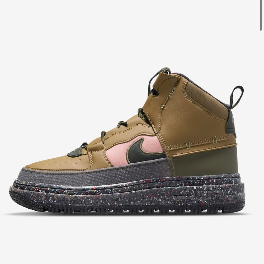 Brand new w Box Air Force 1 boots. brown /kelp